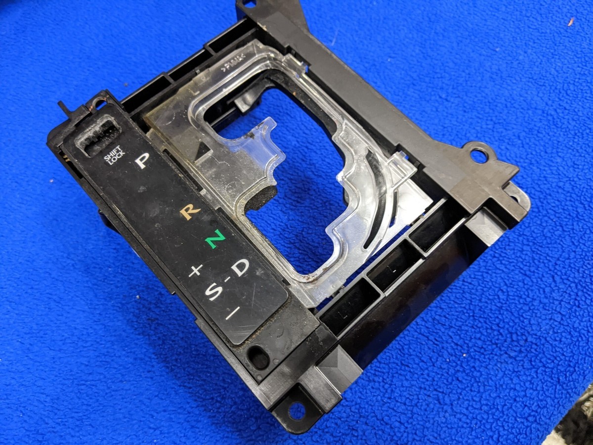 触媒　Prius50 alphard lexus is250 06-12 Lexus IS250/IS250C/IS350/IS220d & 08-14 ISF(XE20