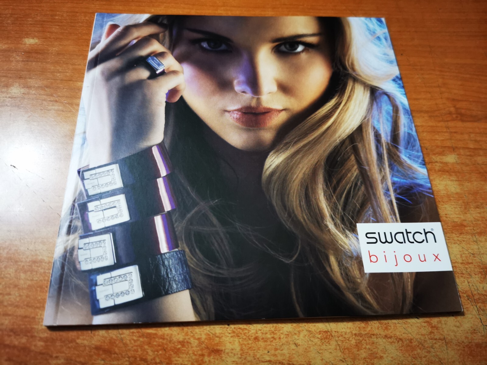 SWATCH BIJOUX COLECCION OTOÑO-INVIERNO 2003 CATALOGO A COLOR MIDE 20x0,10x20cm