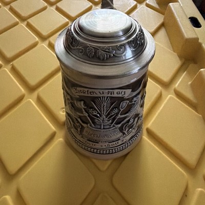 Gertz Blue Lidded 6-1/2'' Stein ''Hopfen u. Maiz Gott erhalts'' Lions 