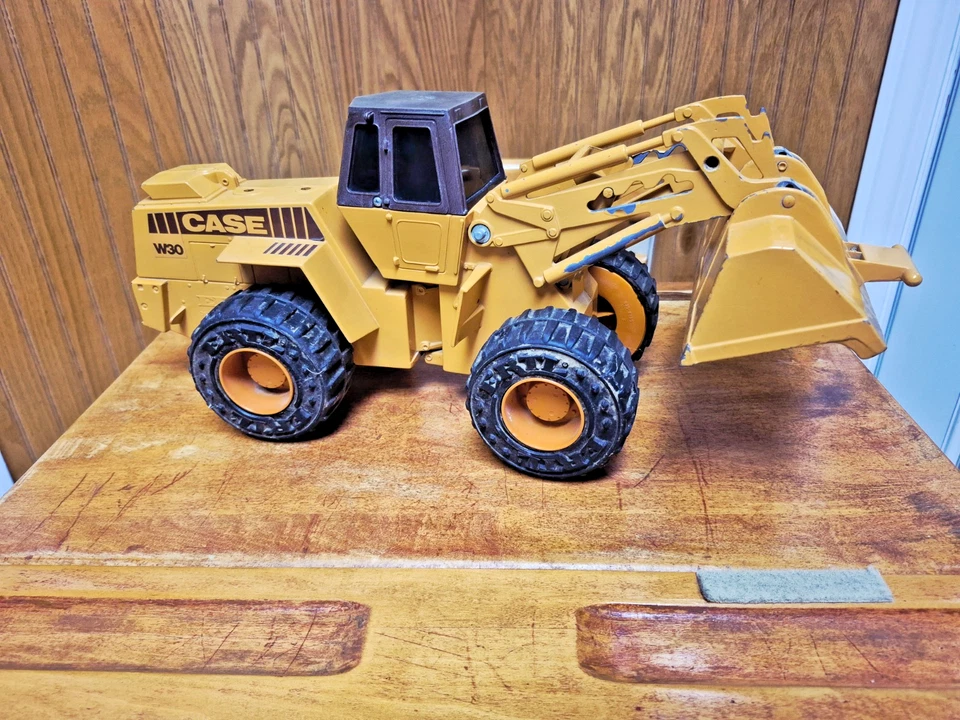 Vintage 1987 ERTL CASE W30 Front-End Loader Diecast Steel Model 1:16 Scale - Image 2 of 4