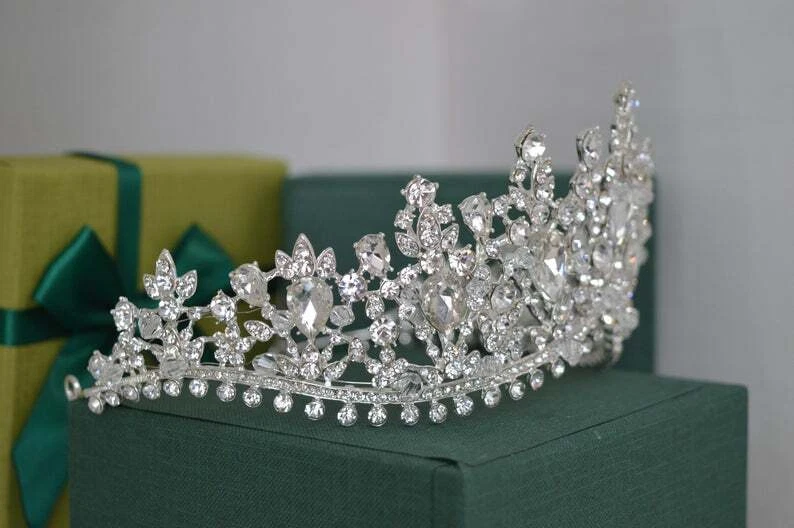 Hermosa tiara brillante para mujer con cristales transparentes en plata de ley 925 Foto 4 de 4