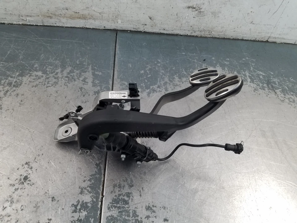 Conjunto de pedal de freno/embrague Mini John Cooper Works 2009 #7162 VV5 Foto 2 de 4