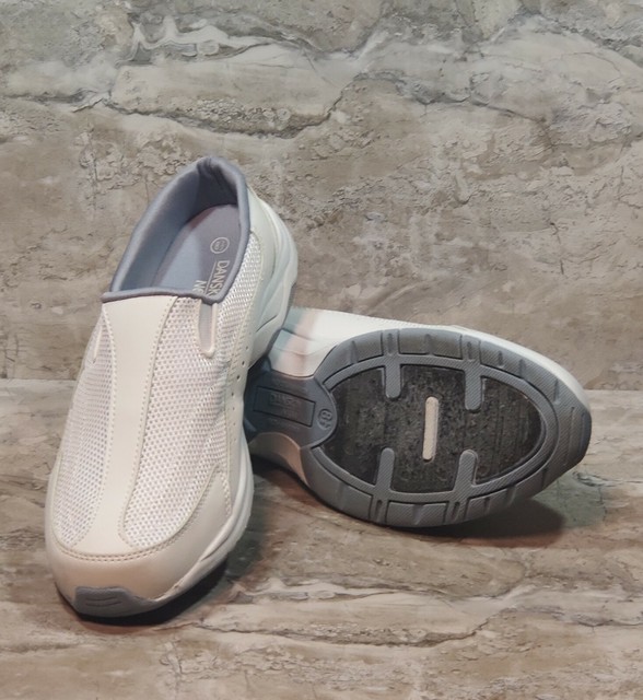 women's wide width slip on tennis shoes