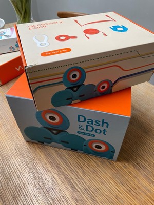 Wonder Workshop Dash and Dot programmierbare Roboter + Zubehör  