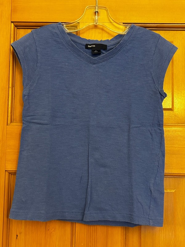 EUC Girls' Size 4-5 XS Blue Short Sleeve V-Neck Shirt from GapKids