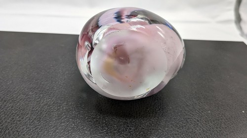 Rollin Karg Signed Paperweight Hand Blown Spiral Twisted Swirled Purple/Pink - Picture 4 of 4