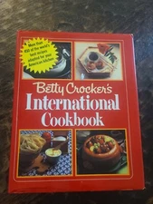 Betty Crocker's International Cookbook 1980 With DJ