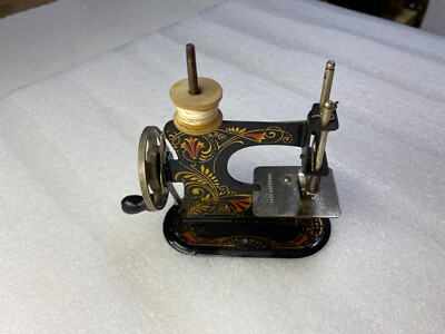 SEWING MACHINE GERMAN TOY
