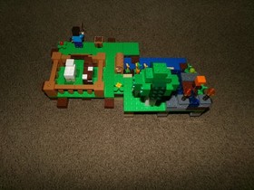 COMPLETE LEGO Minecraft: The Farm (21114) set w figures and manual!