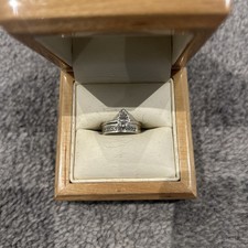 Pair Of 9ct White Gold Rings Size I (petite) With Authentication Certificate