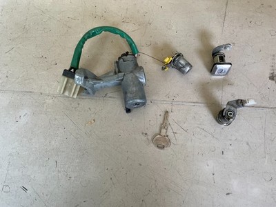 NISSAN SKYLINE R31 HR30 2-Türer Zündtür Kofferraum Schließzylinder mit Schlüs...