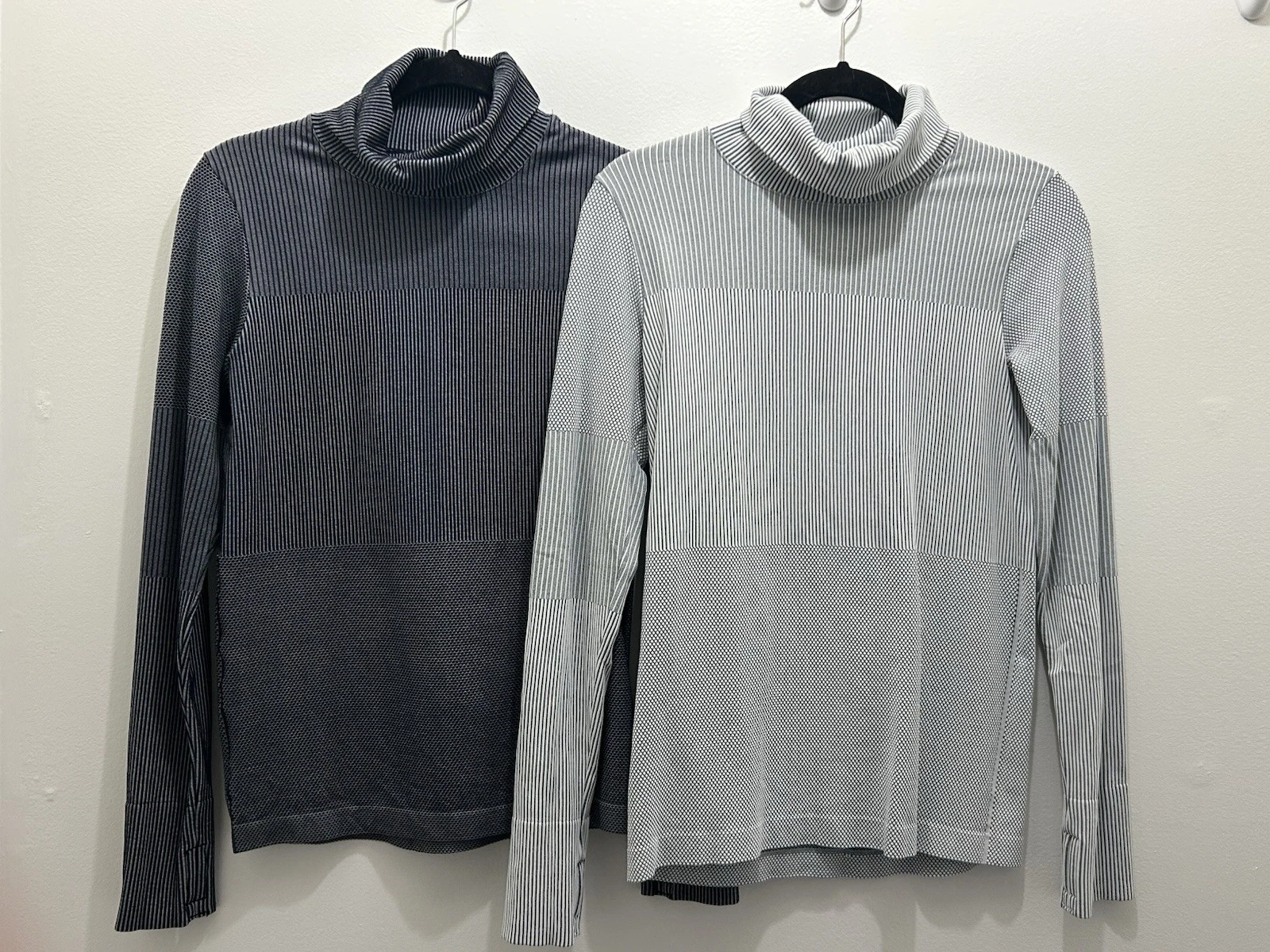 TWO Athleta Flurry Seamless Turtleneck Top Women Base Layer Thumbholes Medium