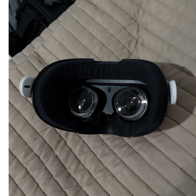 Oculus Quest 2 Standalone VR Headset White Plastic Virtual Reality Device