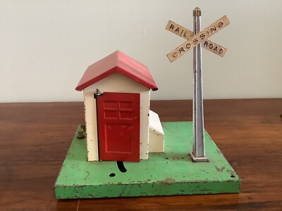 Lionel  45N Automatic Gateman with the Red Door - Working