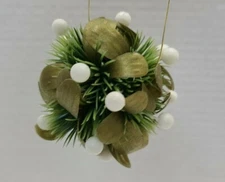 Vintage Christmas Mistletoe Ball Decoration Tree Ornament White Berry Plastic