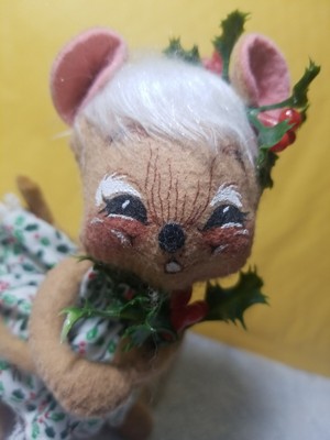 Annalee Holly Girl Mouse 6'' with Tag. 1995.