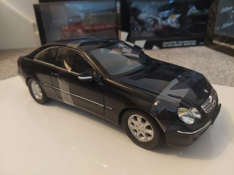 1/18 KYOSHO  MERCEDES BENZ CLK COUPE BLUE METALLIC - Image 4 of 4