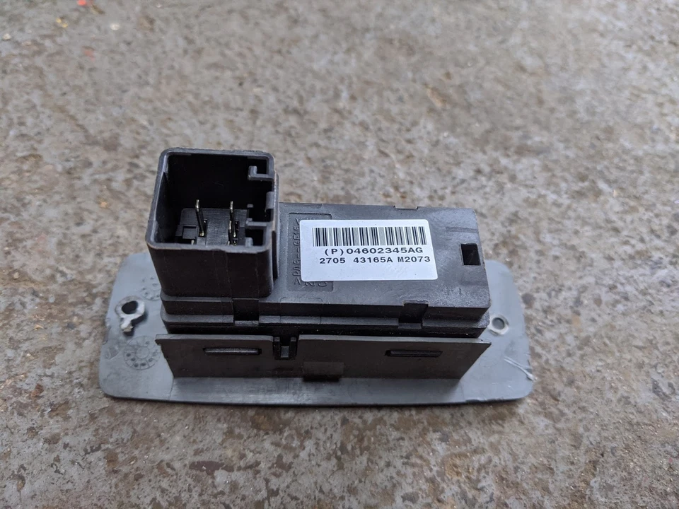 JEEP GRAND CHEROKEE 2005 LEFT REAR WINDOW SWITCH P04602345AG - Image 2 of 2