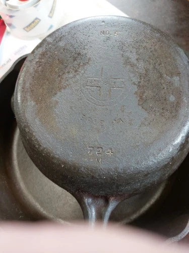Griswold No.5 M 724 Cast Iron Skillet. Erie, PA- UNRESTORED AND FLAT
