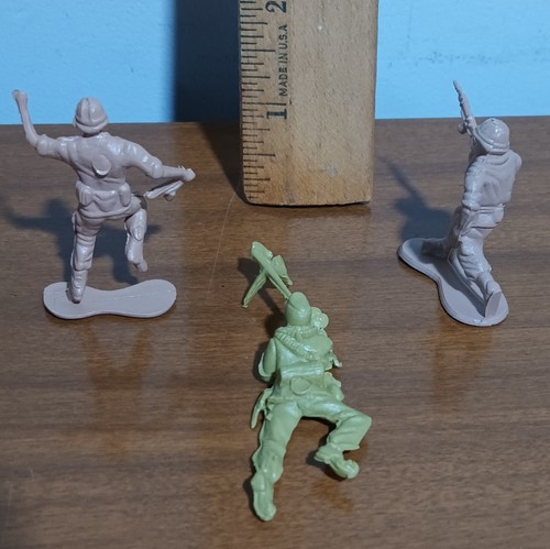 Olive Green Tan & Grey Classic Little Plastic Army Men Soldier Figures Vintage - Picture 17 of 18