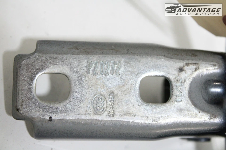 2010-2024 CHEVROLET CAMARO FRONT RIGHT SIDE UPPER & LOWER DOOR HINGE SET OEM - Image 4 of 4