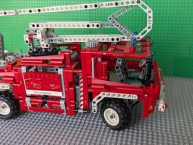 LEGO Technic 8289 Fire Truck &ndash; Complete &ndash;  With Manuals 
