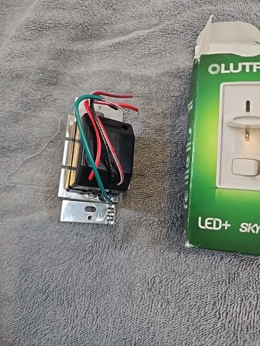Lutron SCL-153P-WH Skylark CL 150-watt CFL/LED/Incandescent Dimmer, White - Picture 3 of 3