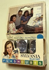 Vtg Sylvania Blue Dot Flash Cubes   RARE Pack w/ Black/African American Family