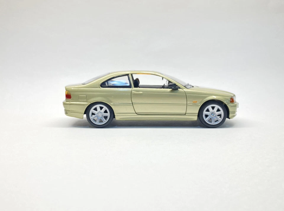 BMW 328Ci Diecast Metal Car Golden Steering Wheels 1:24 Scale 73255 Model - Image 2 of 4