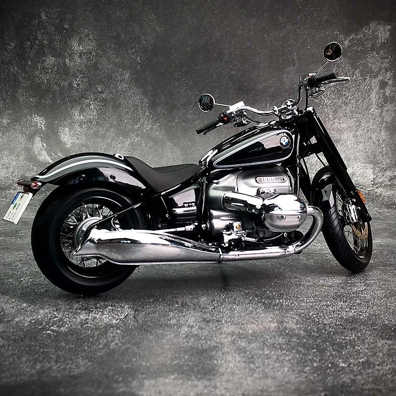 BMW Miniature 1/10 Scale Motorcycle Motor Bike Model R18 black Dealer's edition - Image 3 of 4