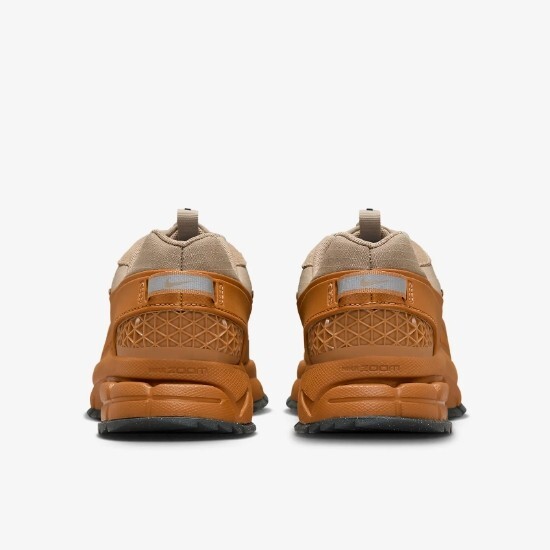 Nike Women's Zoom Vomero Roam Winterized Shoes 'Flax