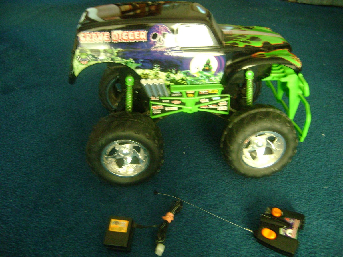 SUPER RARE HUGE 1:6 SCALE 2003 TYCO 27 Mhz GRAVE DIGGER R/C