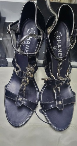 CHANEL Navy Patent w/CC Logo Silver Chain Sandals - Picture 1 of 3