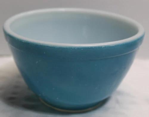 Vintage Small PYREX Mixing Nesting Bowl Primary Blue  1 Pint 5 5/8" Diameter