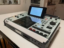 Akai MPC 2500 LE Maxed Out, XLCD Screen, JJOS 128XL (Paid), HDM-10 w/ 120 Gig HD
