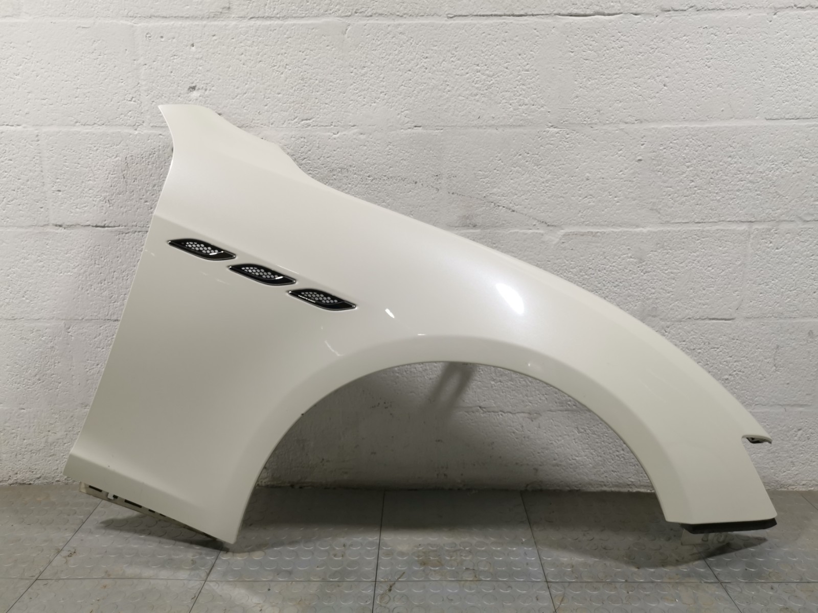 Maserati Ghibli RWD 3.0 2015 Front Right Passenger Side White Color Fender OEM
