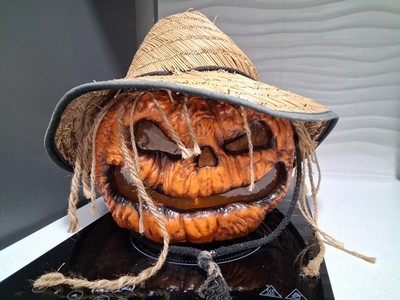 Light Up Evil Scarecrow Jack-O-Lantern With Straw Hat. 