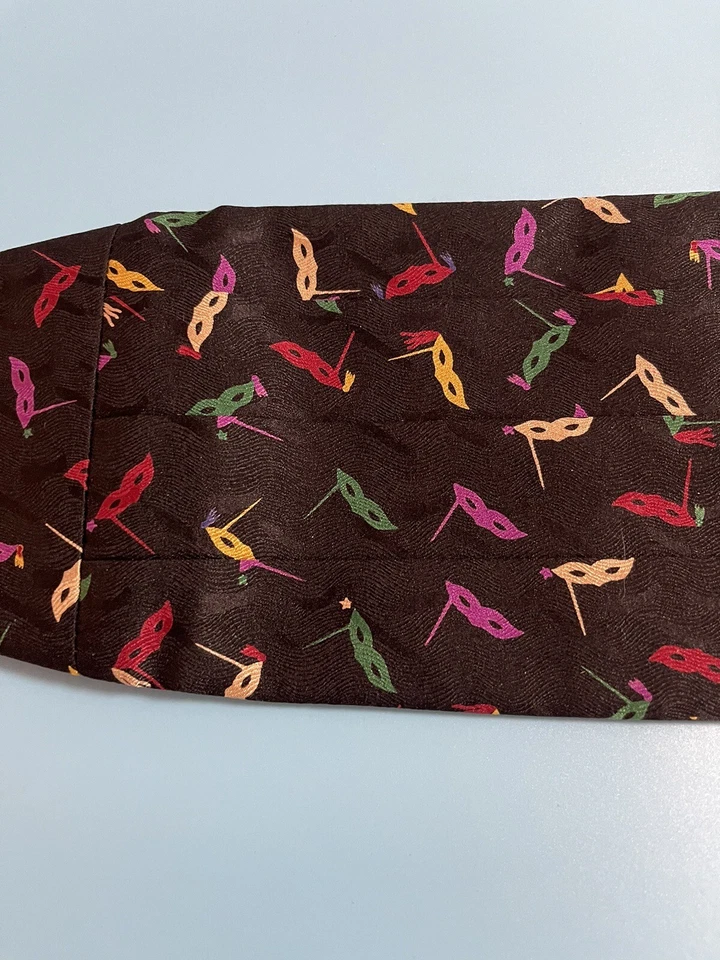 Máscara Mardi Gras Cummerbund toda seda negra Foto 2 de 3