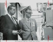 1970 Press Photo Dr. R.K. McLeod and R.V. Stevens tour Houston industrial plants