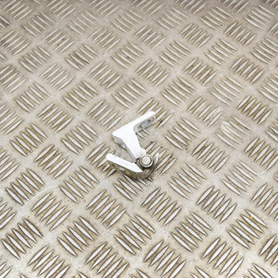 Audi Q3 8U Rear Right Lower Door Hinge 8X0831404B 2.0 Diesel 130KW 2013 Foto 2 de 4