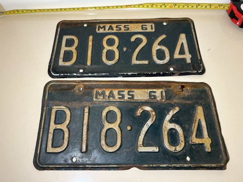 Massachusetts License Plates YOM Pair # B18 264 (1961), Year of Manufacture