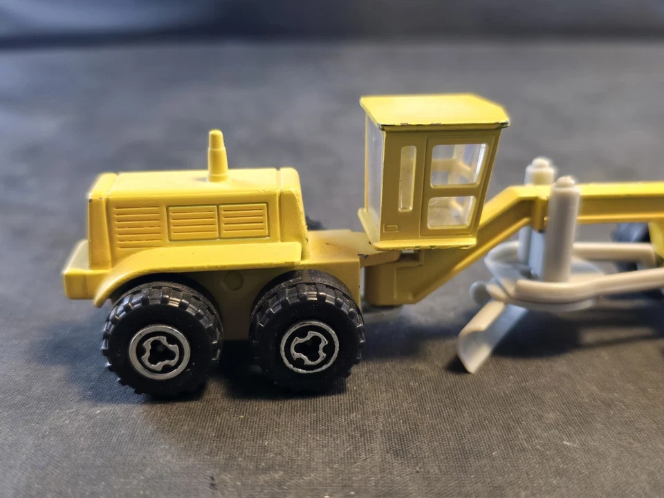 Majorette? Diecast Metal/Plastic Yellow Road Grader 5 1/8" Long - Image 2 of 4