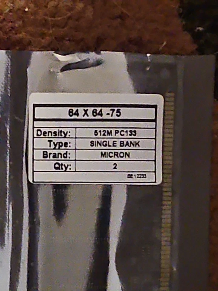 2 Kingston PC133 256 MB DIMM 133 MHz SDRAM Memory (KVR133X64C3/256) - Image 2 of 3