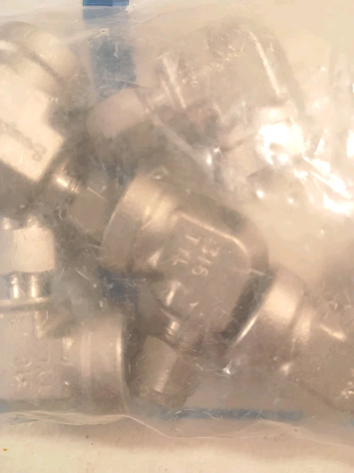 Swagelok 1/4" Tube OD X 3/8" Female Stainless Steel Union Elbow SS-400-8-6 New - Image 2 of 4