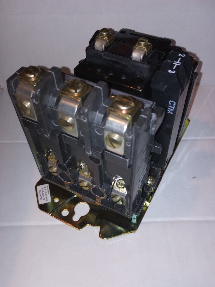 ALLEN BRADLEY 500FAOD930 3 POLE 120V COIL SIZE 0 OPEN TYPE CONTACTOR