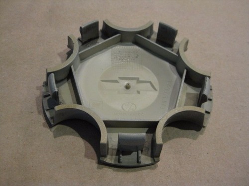 Single (1) Chevrolet Impala Wheel Center Cap P/N 9596356 - Picture 2 of 3