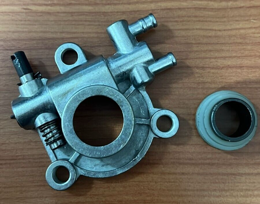 Z848C06703 Oil Pump Chainsaw Zenoah Komatsu Red Max G 561AVS