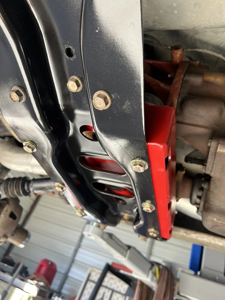 89-93 Dodge Ram W250/W350 NV4500 trans mount/bracket for crossmember W/O bushing - Image 2 of 4