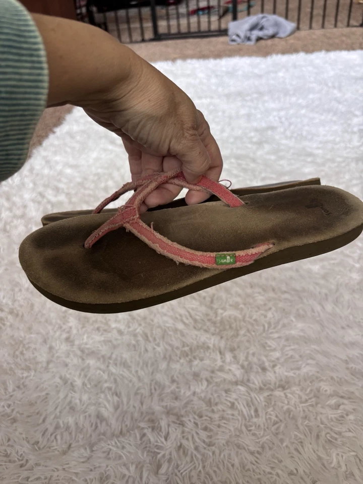 Sandalias clásicas de tanga/chanclas Sanuk para mujer talla 7 con correa delgada. Foto 3 de 4