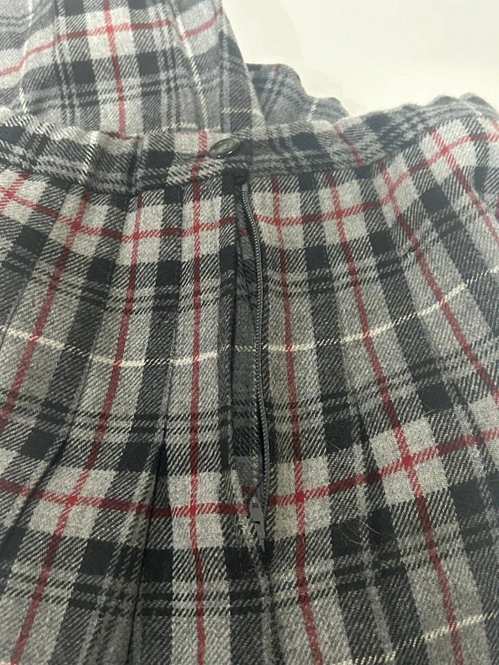 Vintage 1970s Pendleton USA Wool Gray/Black Plaid Kilt Size 6 30" - Image 2 of 4